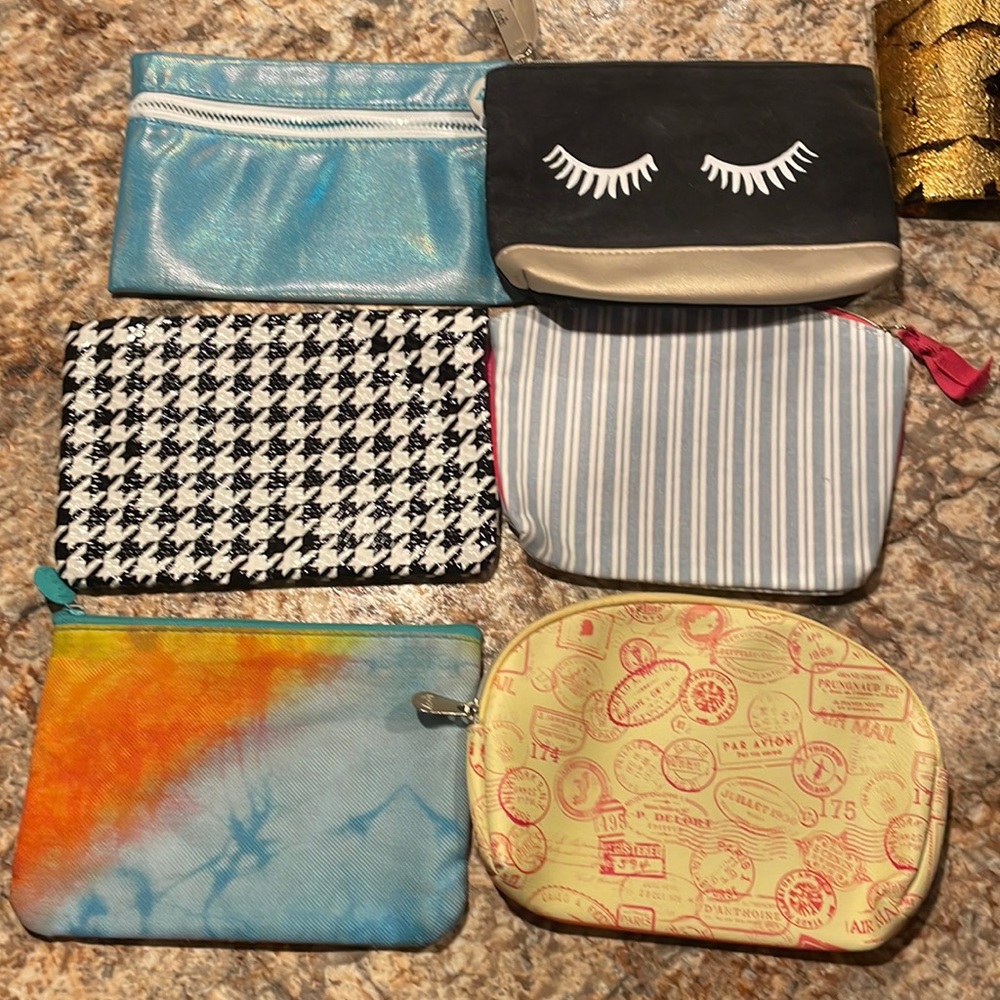 Lot of 18 Ipsy Bags